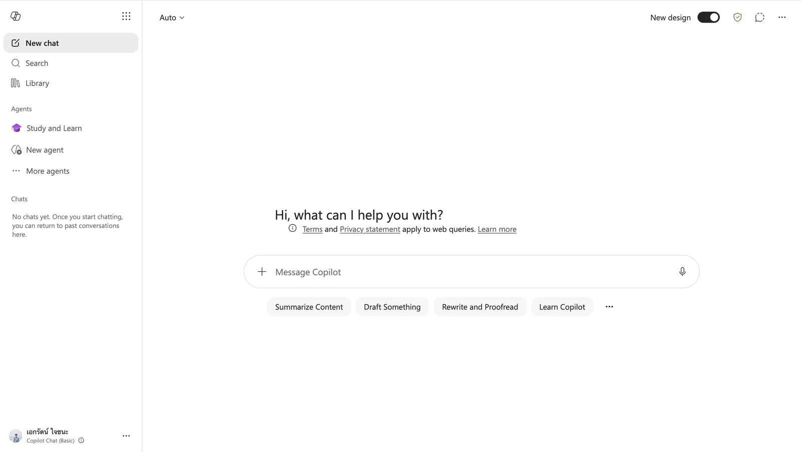 หน้า Copilot Chat ที่ล็อกอินด้วยบัญชีองค์กรสำเร็จ — ปุ่ม + ในช่องข้อความคือปุ่มแนบไฟล์ · เมนู New agent อยู่แถบซ้าย